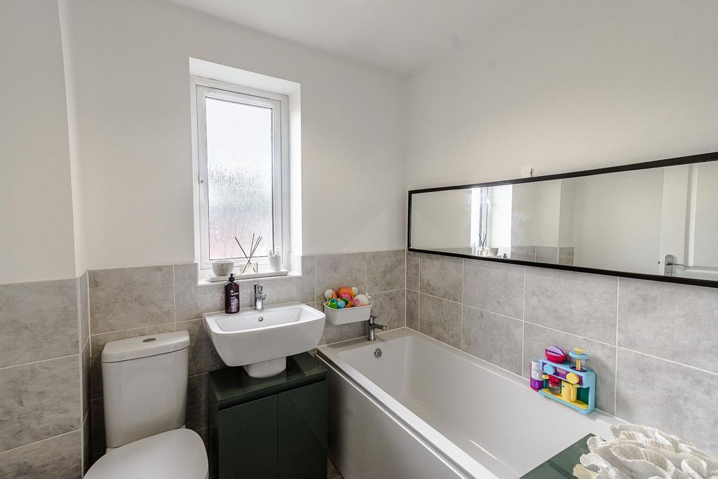 Additional image 17 of 3 bed terraced house for saleFfordd Y Dociau, Barry CF62