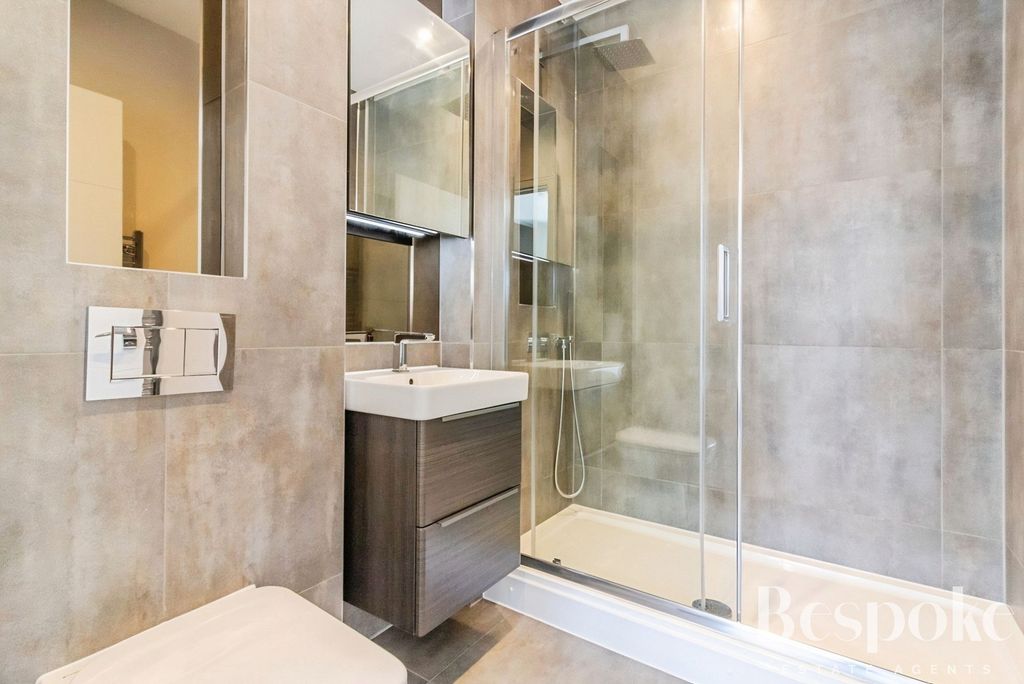 Additional image 12 of 2 bed flat for saleFairhaven Drive, Reading RG2