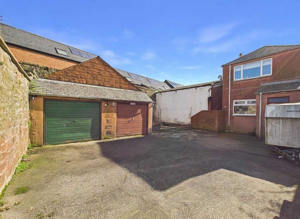 2 bed flat for saleHunters Court, Carlyles Place, Annan DG12