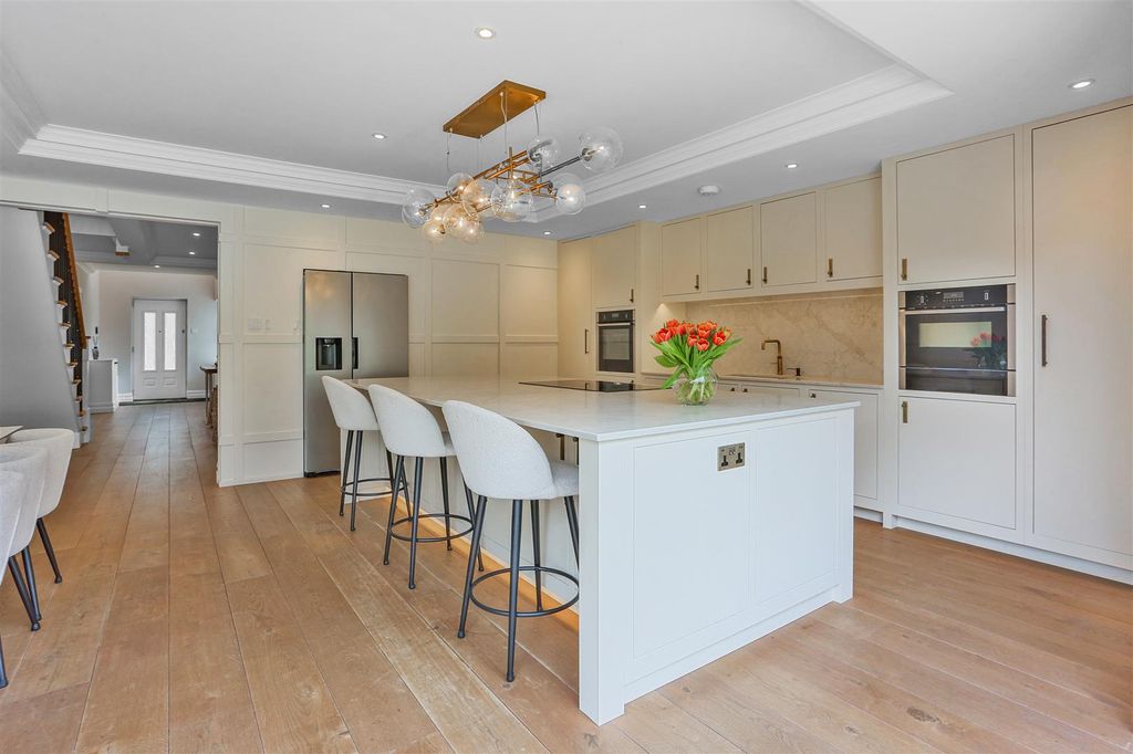 Additional image 10 of 5 bed detached house for saleGreen Curve, Banstead SM7
