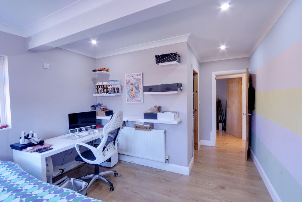 Additional image 12 of 5 bed detached house for sale6 Heathfield, Benfleet SS7