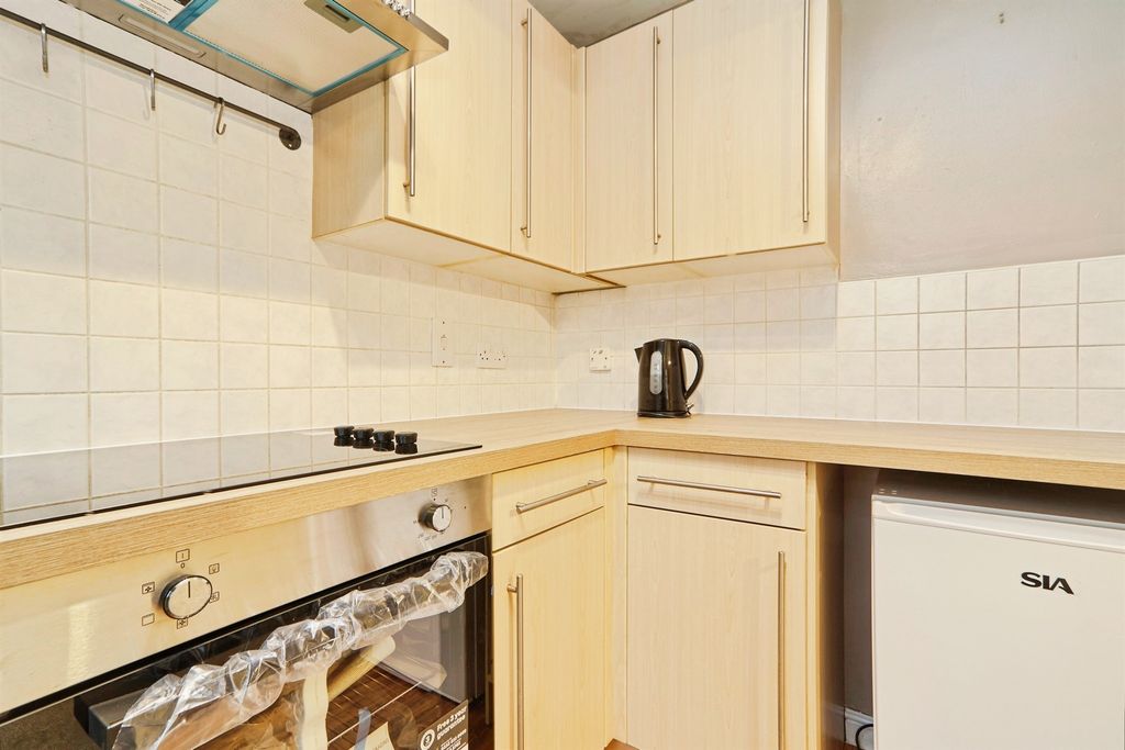 Additional image 5 of 2 bed flat for saleWhitehall Croft, Leeds LS12
