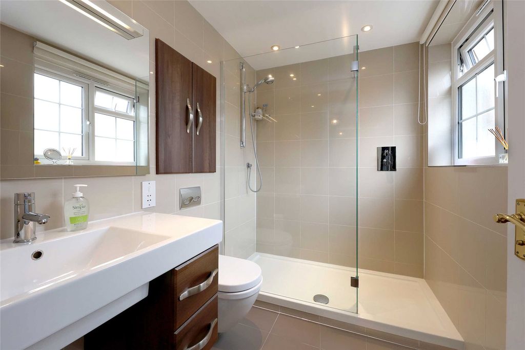 Additional image 8 of 4 bed flat for saleGrove Road, Beaconsfield, Buckinghamshire HP9