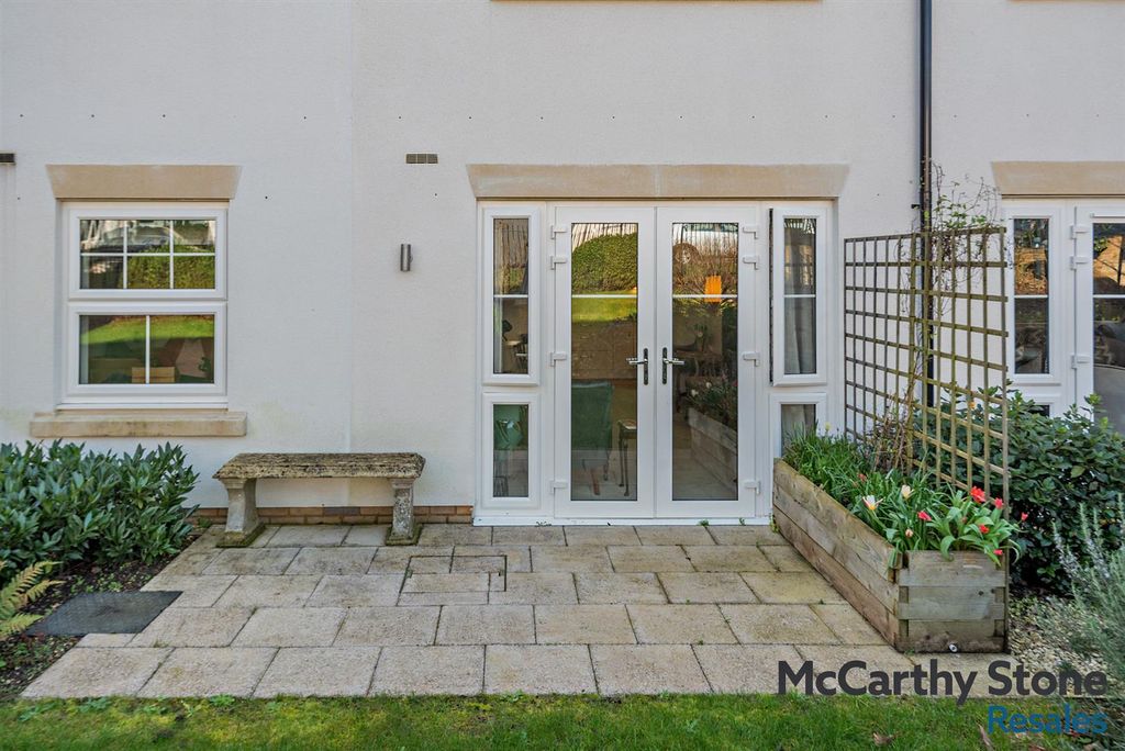 Additional image 4 of 2 bed flat for saleQueen Elizabeth Place, Orchard Lane, Alton GU34
