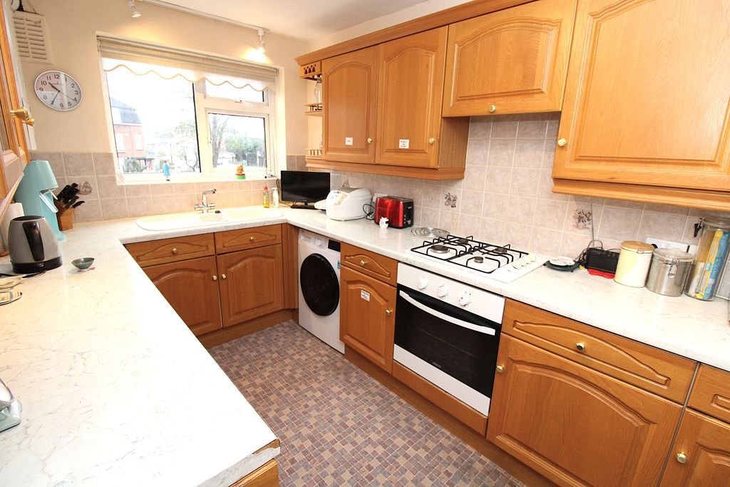 Additional image 6 of 2 bed flat for saleWoodmansterne Lane, Banstead SM7