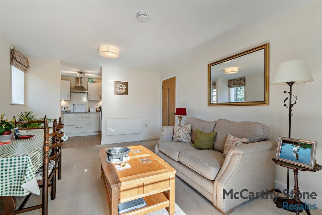 Additional image 15 of 2 bed flat for saleQueen Elizabeth Place, Orchard Lane, Alton GU34