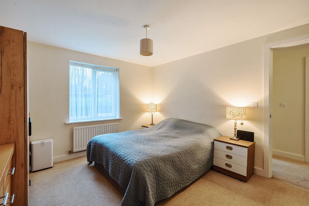Additional image 9 of 2 bed flat for saleHigh Street, Berkhamsted HP4