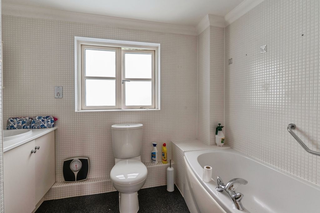 Additional image 14 of 3 bed flat for saleAlexander Mews, High Street, Billericay, Essex CM12