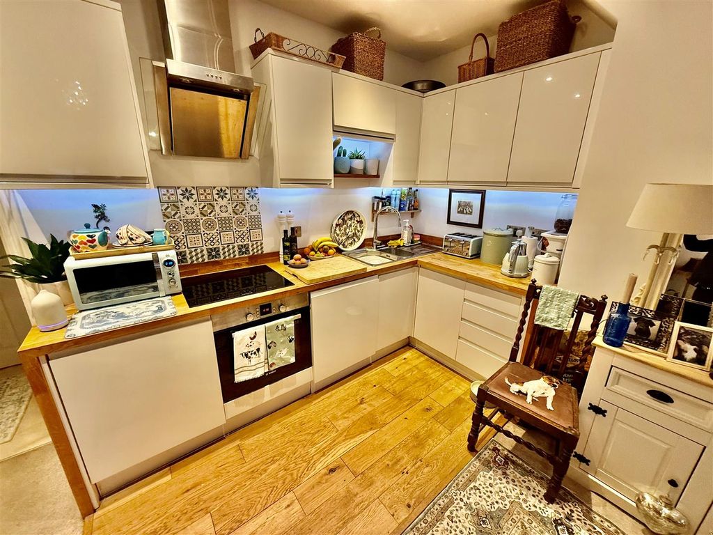 Additional image 4 of 1 bed flat for saleOswald Road, Oswestry SY11