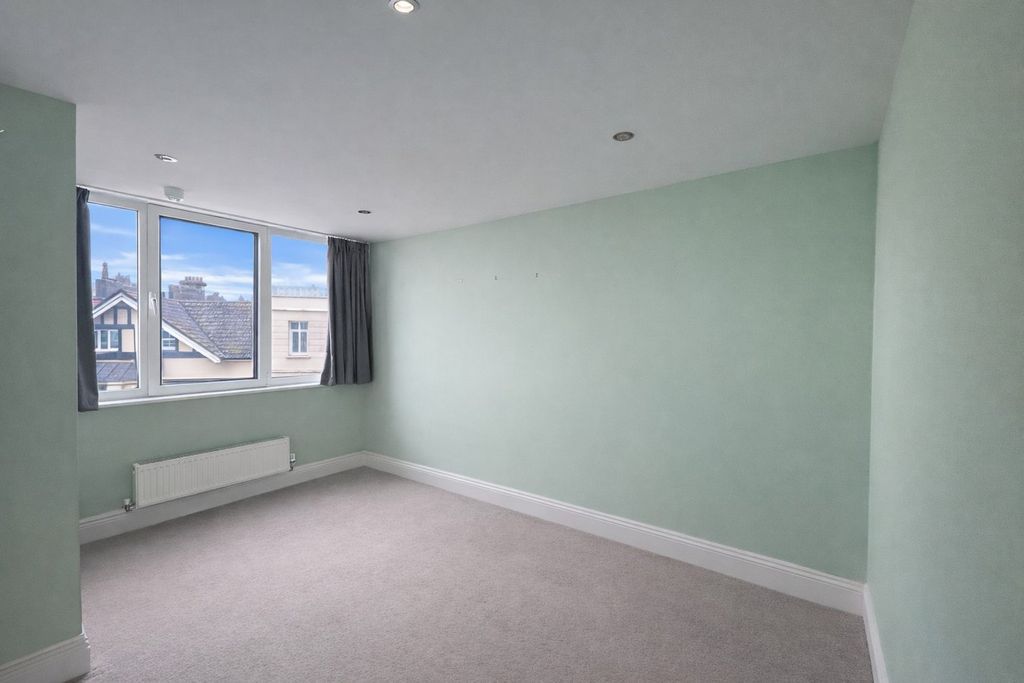 Additional image 8 of 3 bed flat for sale2 Egerton Road, Bexhill On Sea TN39