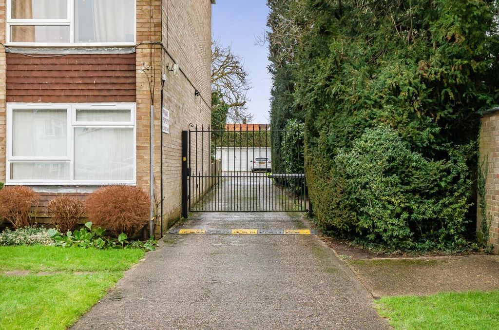 Additional image 16 of 2 bed flat for salePound Road, Banstead SM7