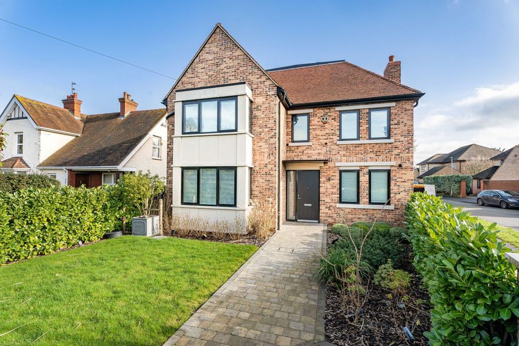 Additional image 4 of 5 bed detached house for sale137 Kimbolton Road, Bedford, Bedfordshire MK41