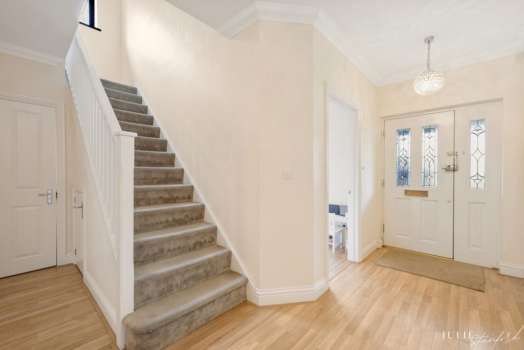 Additional image 19 of 6 bed detached house for saleLee Chapel Lane, Basildon SS16