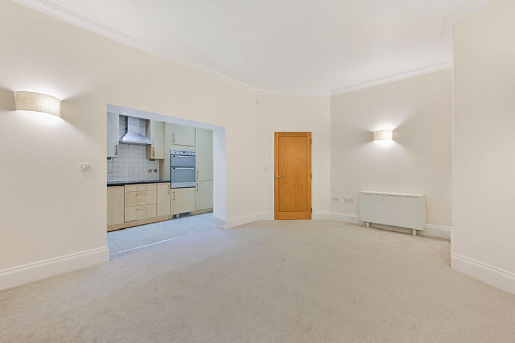Additional image 7 of 2 bed flat for saleElizabeth Drive, Banstead SM7