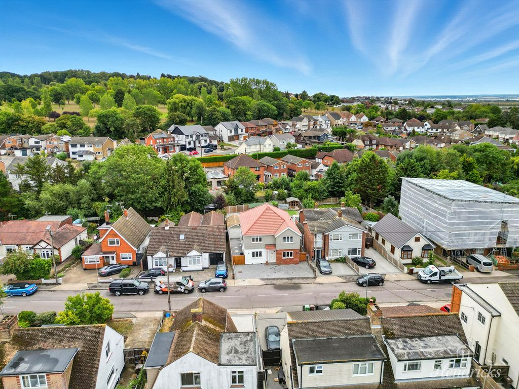 4 bed detached house for saleThundersley Park Road, Benfleet, 1 SS7 photo 2
