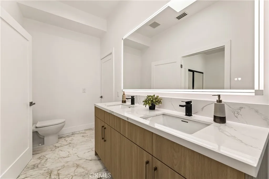Additional image 90 of 1170 S Lucerne Blvd, Los Angeles, CA 90019