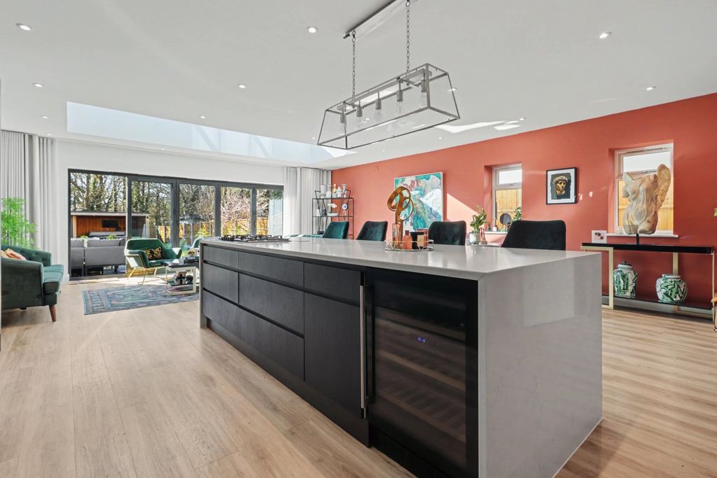 Additional image 6 of 5 bed detached house for saleRayleigh Road, Benfleet SS7