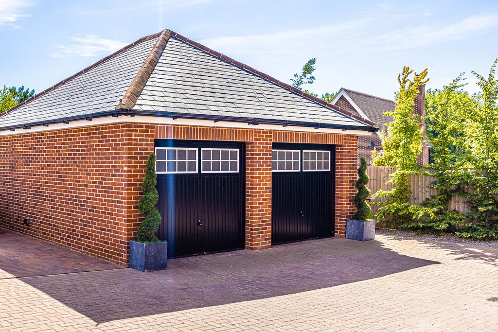 Additional image 3 of 4 bed detached house for saleThe Brackens, Benfleet SS7