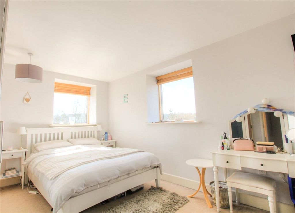 Additional image 4 of 2 bed flat for saleLower Kings Road, Berkhamsted HP4
