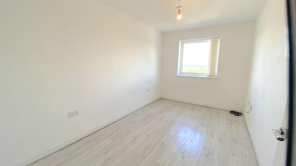 Additional image 5 of 2 bed flat for saleMorris Drive, Belvedere DA17