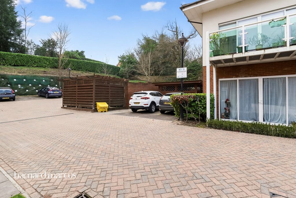 Additional image 3 of 2 bed flat for saleHill View, Dorking RH4