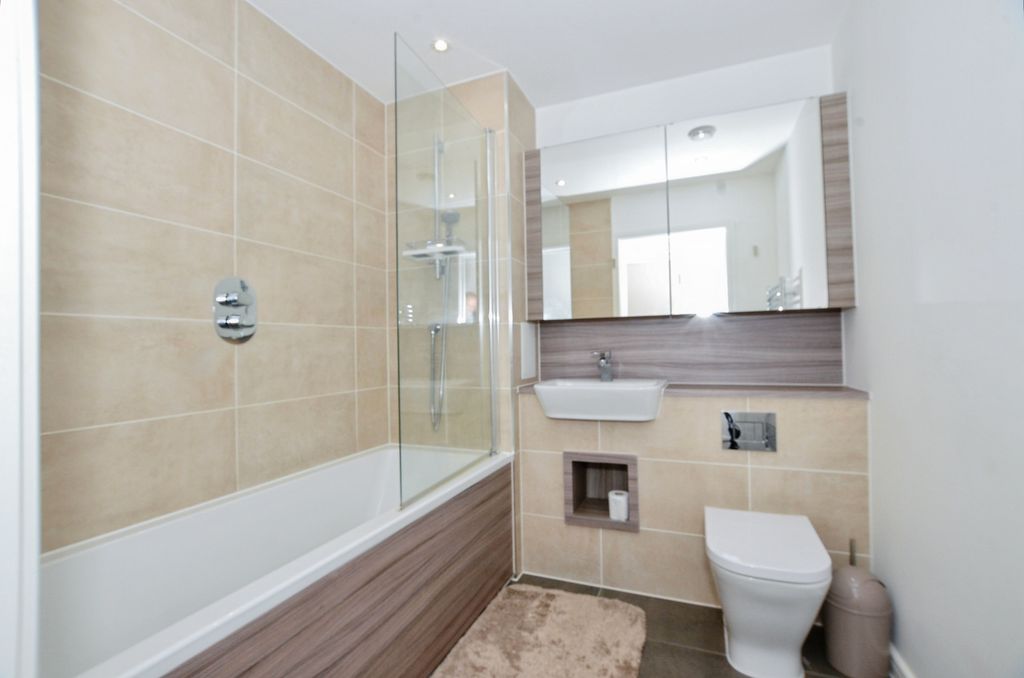 Additional image 7 of 2 bed flat for saleBucknall Place, Watford WD19