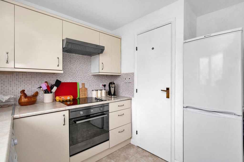Additional image 9 of 2 bed flat for saleEllingham Close, Alresford SO24
