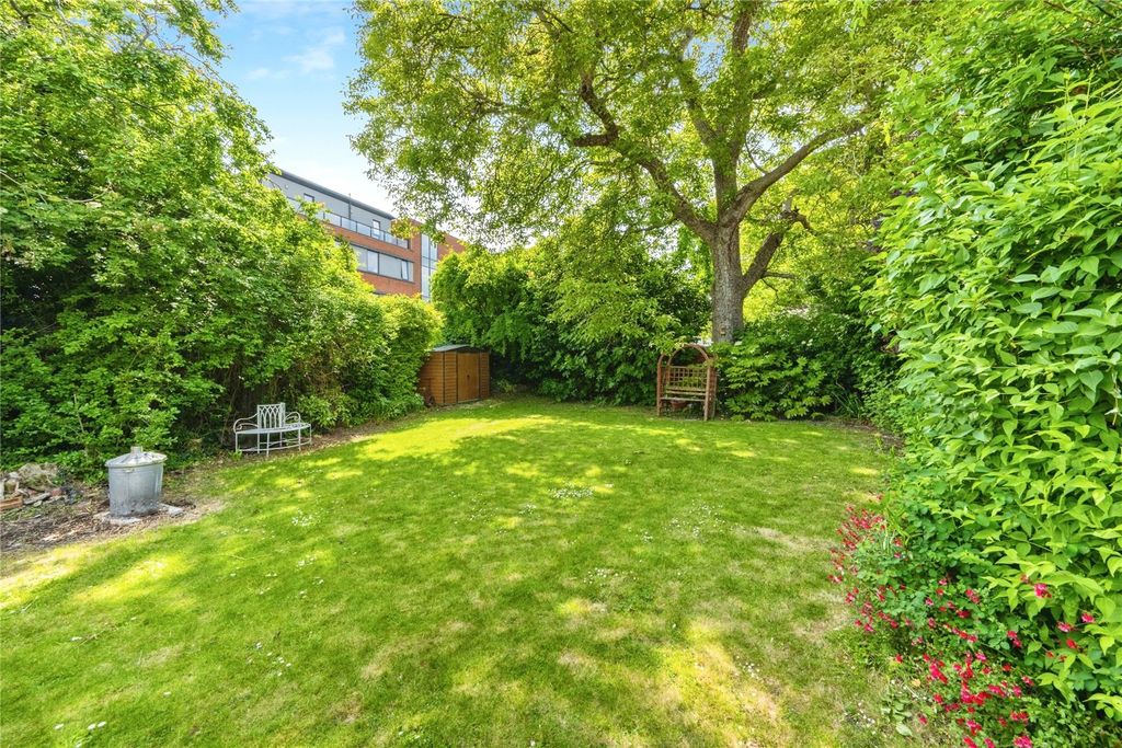 Additional image 30 of 11 bed detached house for saleLansdowne Road, Bedford, Bedfordshire MK40