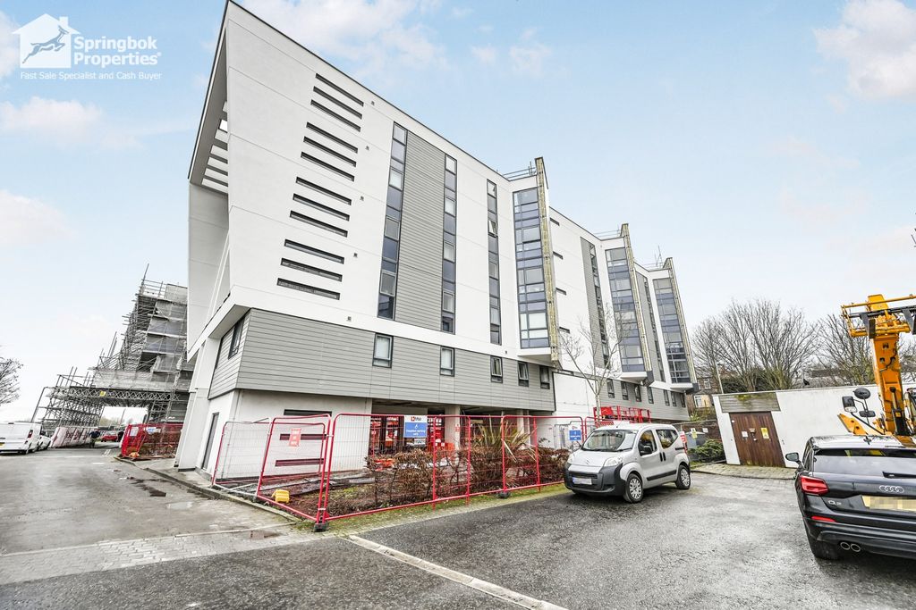 2 bed flat for saleLock 7, The Decks, Runcorn, Cheshire WA7