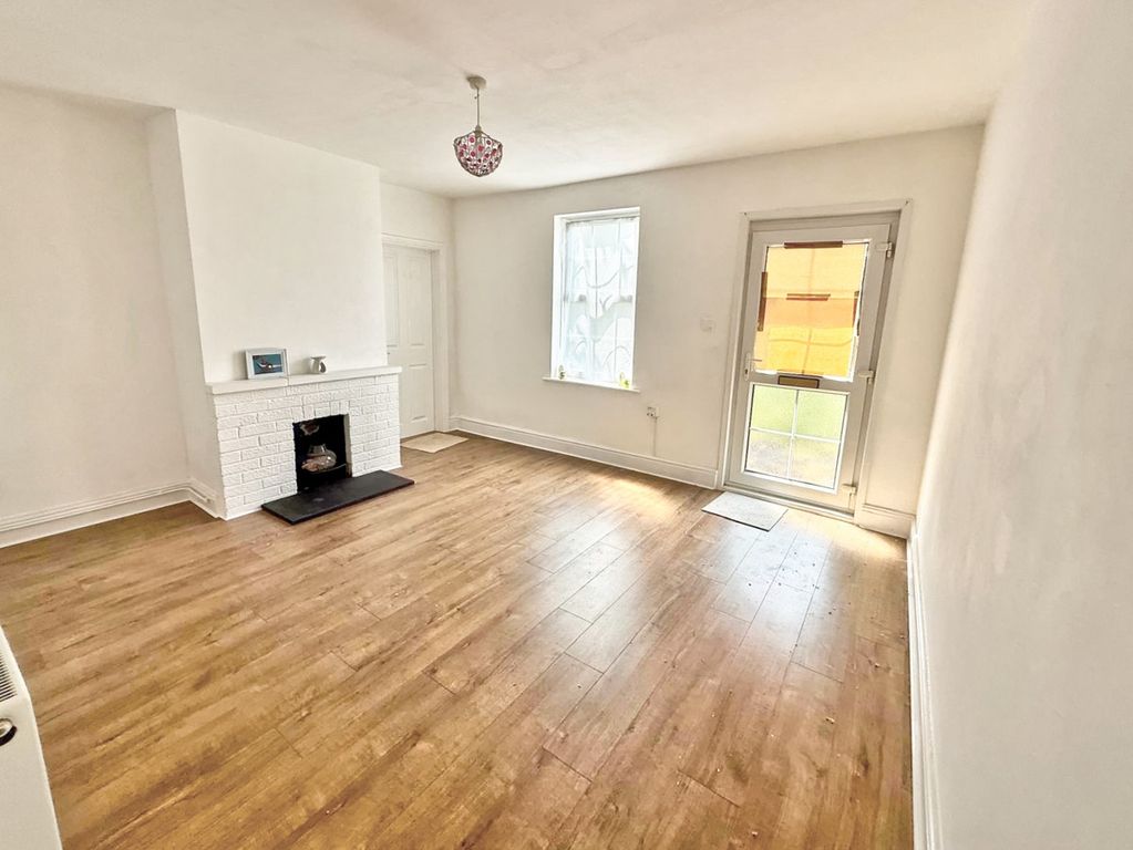 4 bed terraced house for saleManchester Square, Barton-Upon-Humber DN19 photo 5