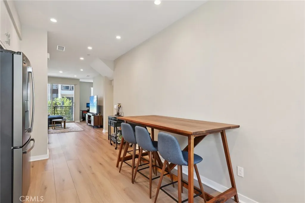 Additional image 11 of 302 Placemark, Irvine, CA 92614