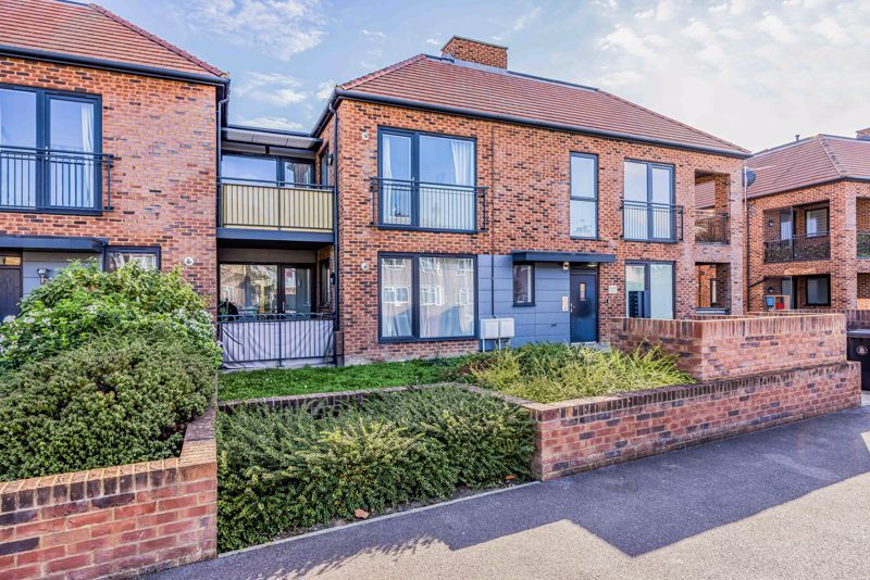 2 bed flat for saleWoodfield Park Road, Emsworth PO10