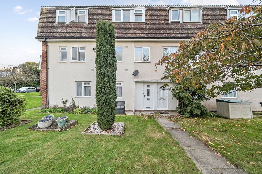 2 bed maisonette for saleWoodford Court, Birchington CT7