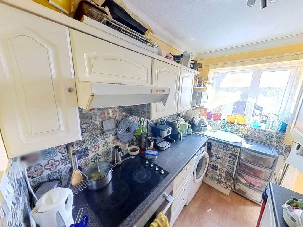 Additional image 4 of 2 bed terraced house for saleDerwent Avenue, Hampshire Street, Hull HU4
