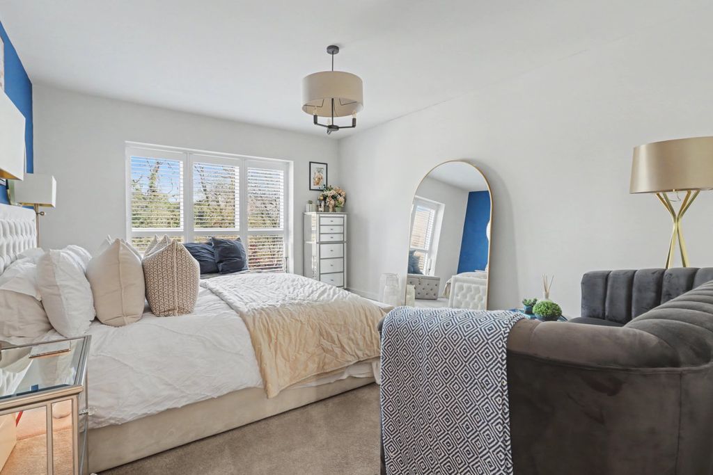 Additional image 11 of 5 bed detached house for saleRayleigh Road, Benfleet SS7