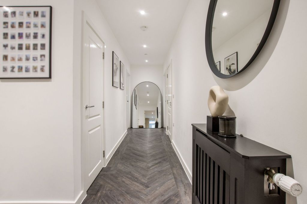 Additional image 14 of 2 bed flat for sale4, Regal Walk, Bexleyheath DA6