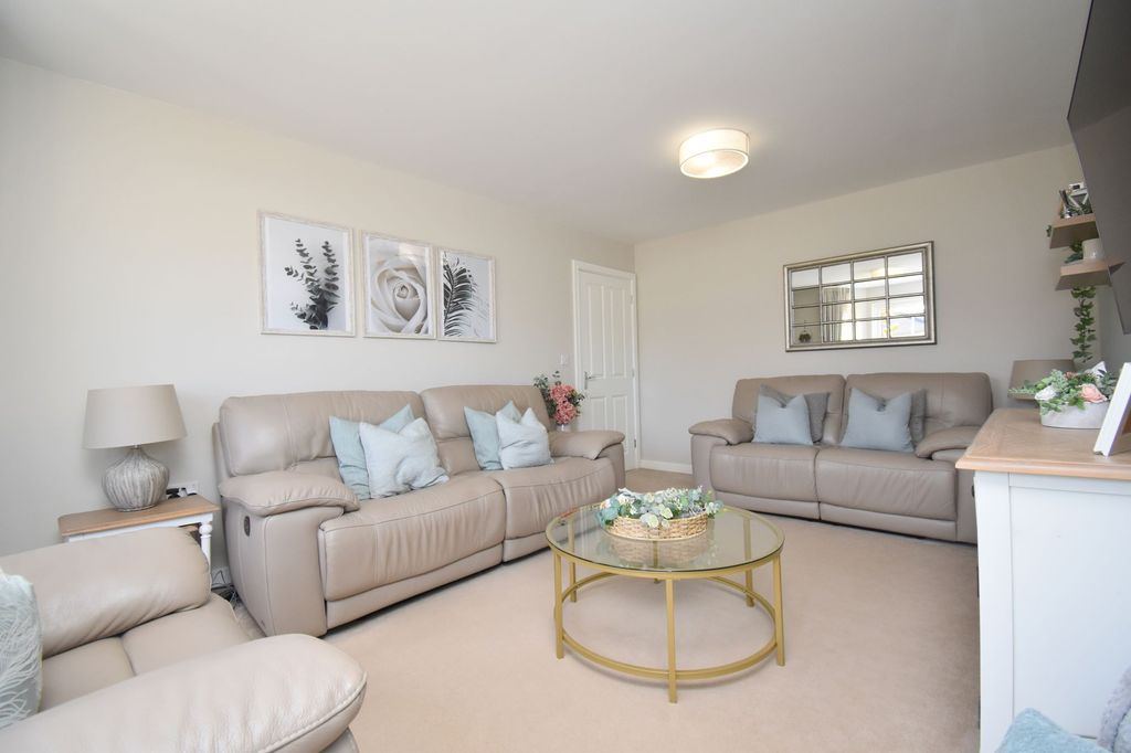 Additional image 3 of 4 bed detached house for saleCollings Crescent, Biggleswade SG18