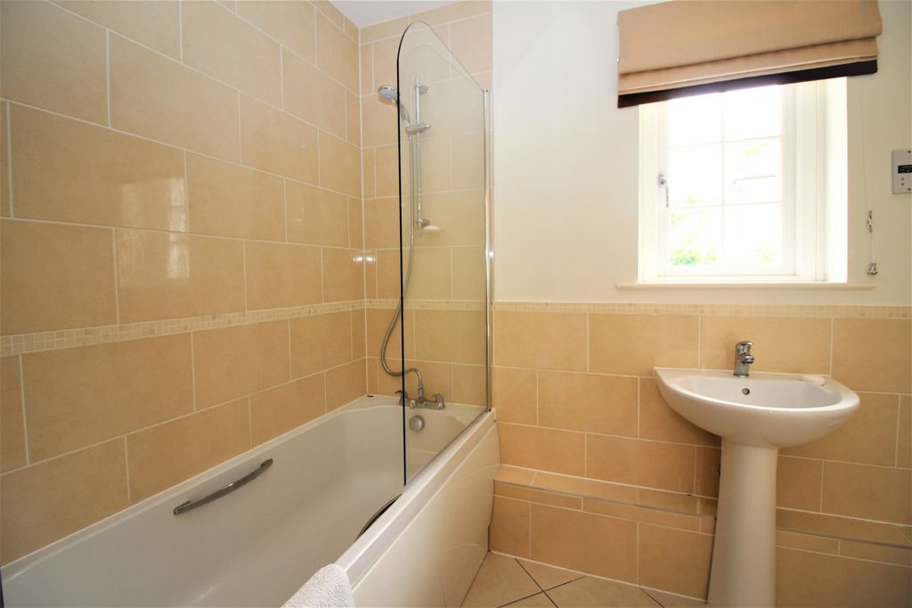 Additional image 7 of 2 bed flat for saleBurgage Mews, West Street, Alresford SO24