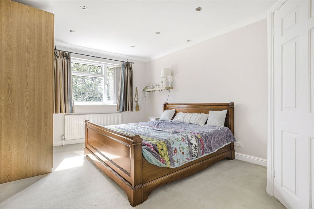 Additional image 10 of 7 bed detached house for saleOakside Way, Shinfield, Reading, Berkshire RG2