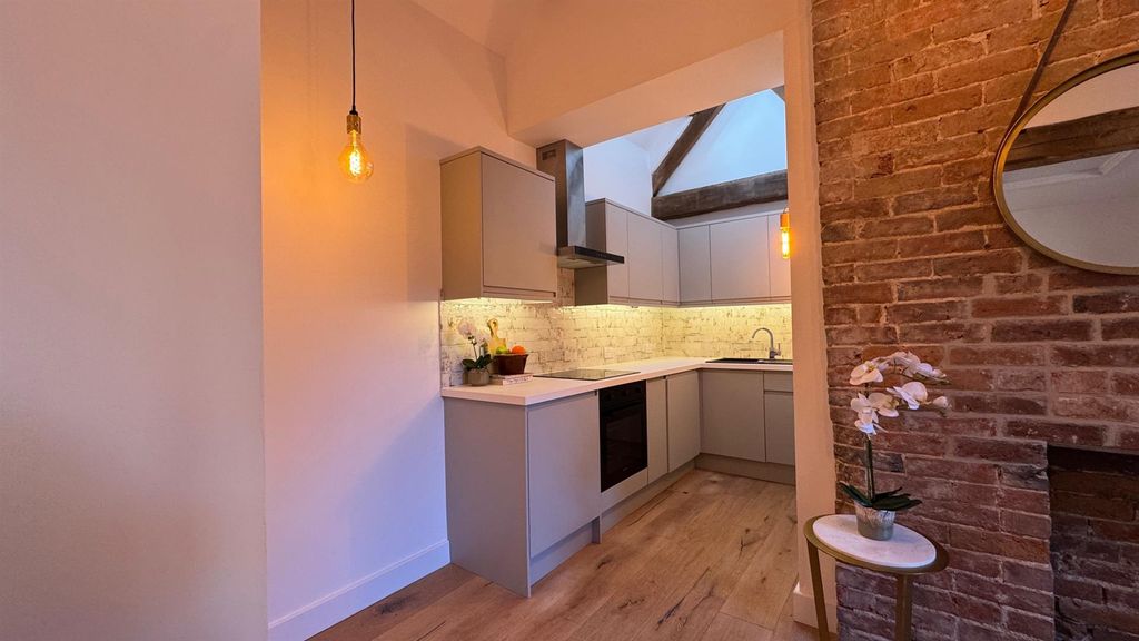 Additional image 5 of 1 bed flat for saleHigh Street, Banbury OX16