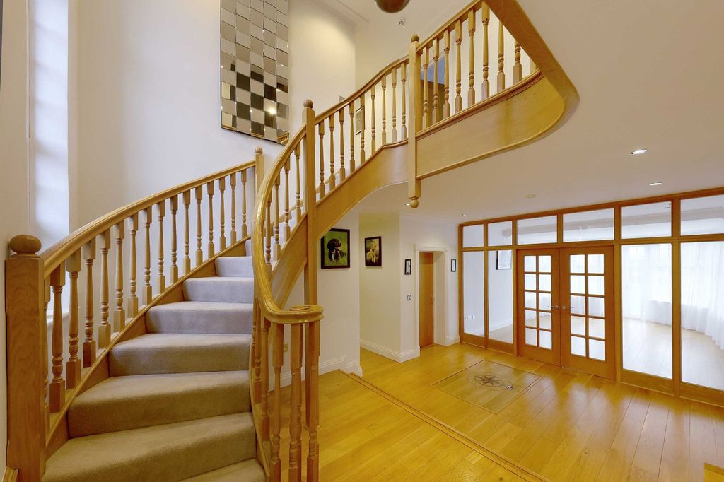 Additional image 6 of 6 bed detached house for salePriests Paddock, Knotty Green, Beaconsfield, Buckinghamshire HP9