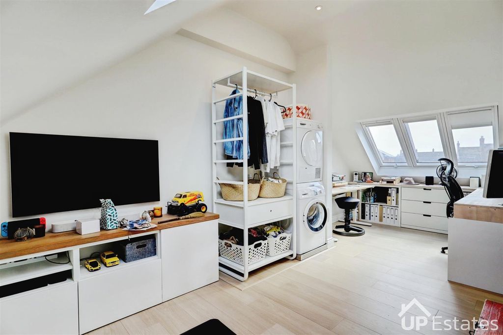 Additional image 30 of 6 bed detached house for saleGleneagles Close, Great Denham, Bedford MK40