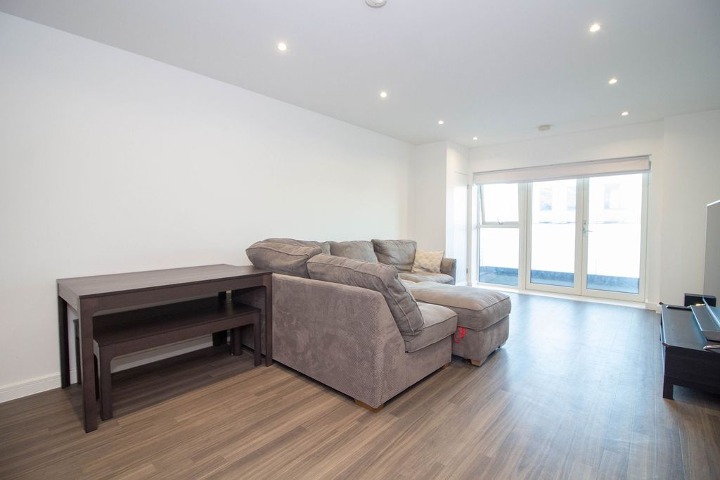 Additional image 2 of 2 bed flat for salePrestwick Road, South Oxhey, Watford WD19
