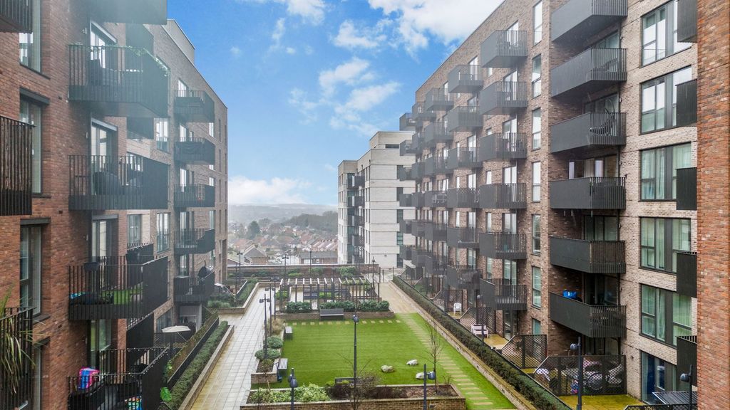 Additional image 4 of 2 bed flat for sale4, Regal Walk, Bexleyheath DA6