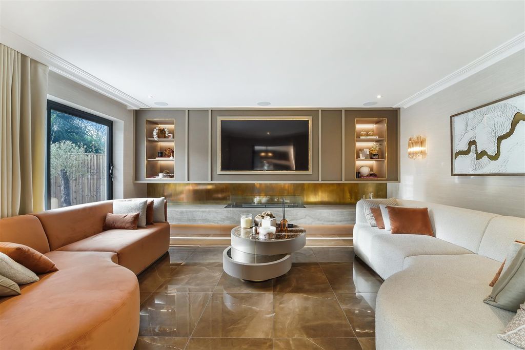 Additional image 15 of 5 bed detached house for saleWoodmansterne Lane, Banstead SM7