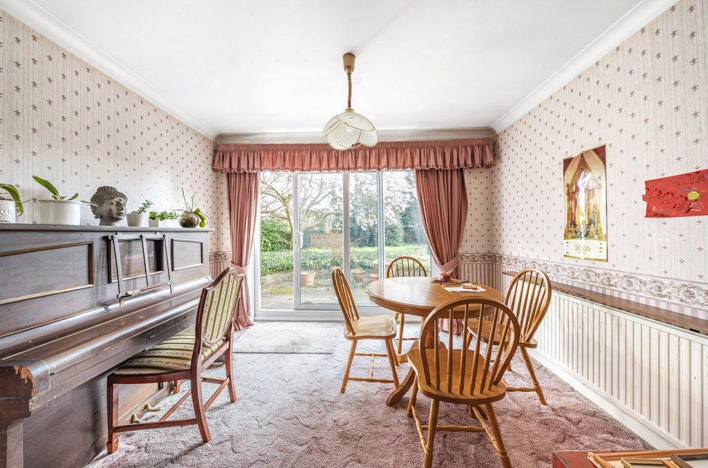 Additional image 3 of 5 bed detached house for saleTrowley Rise, Abbots Langley, Hertfordshire WD5