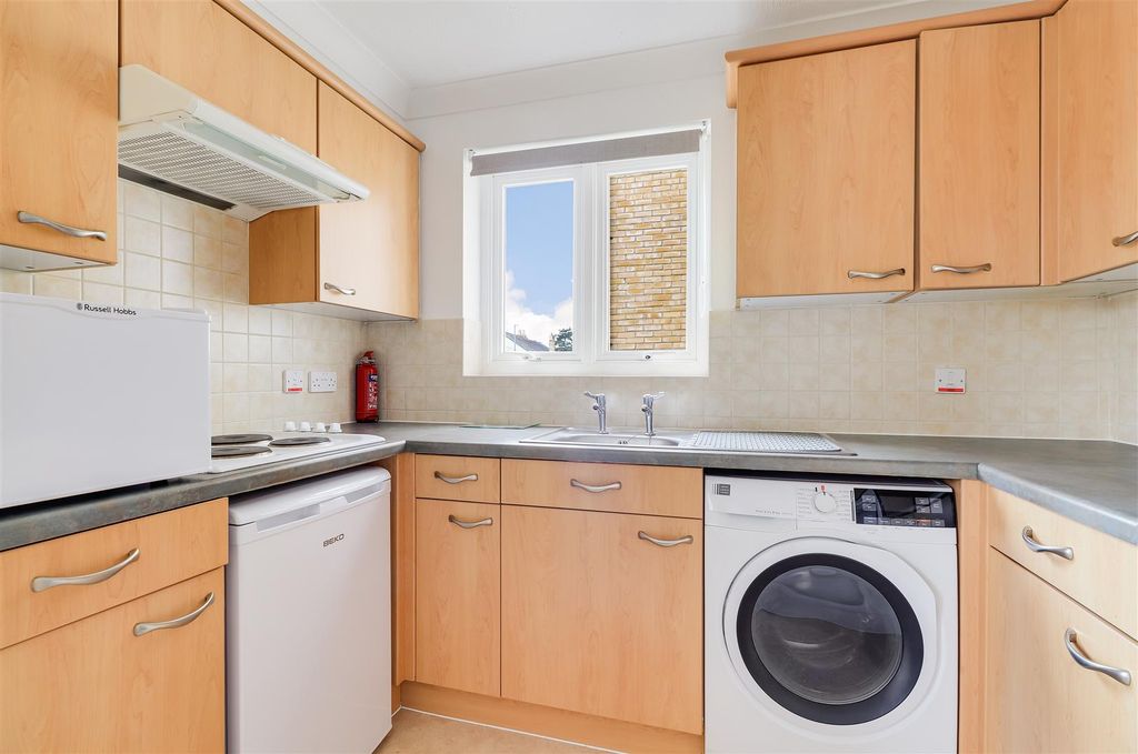 Additional image 4 of 2 bed flat for saleUnion Lane, Chesterton, Cambridge CB4