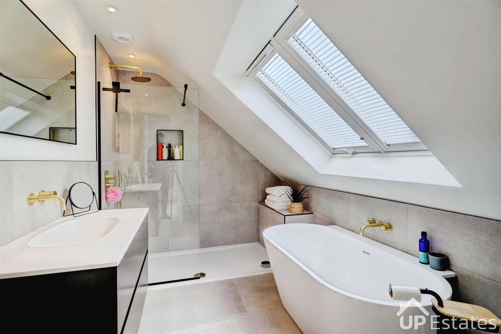 Additional image 28 of 6 bed detached house for saleGleneagles Close, Great Denham, Bedford MK40
