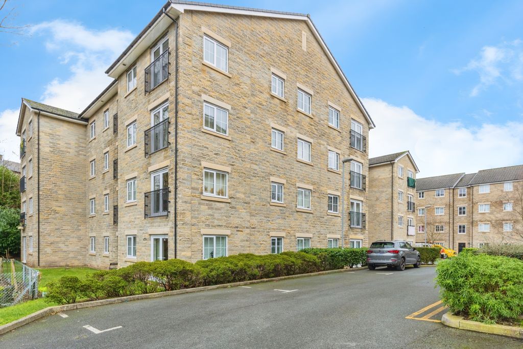 2 bed flat for saleBramble Court, Stalybridge SK15