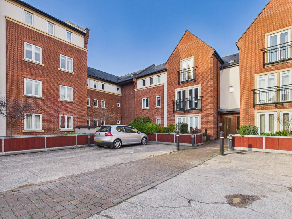 Additional image 14 of 2 bed flat for saleWhielden Street, Amersham, Buckinghamshire HP7
